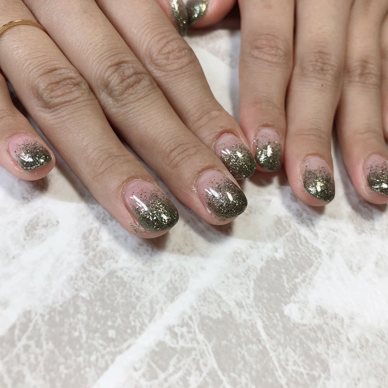 秋 冬 ハンド グラデーション ラメ Nail Salon C ネイルサロン シー のネイルデザイン No ネイルブック