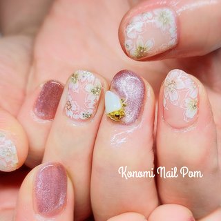 フラワークラウンネイルのネイルデザイン ネイルブック