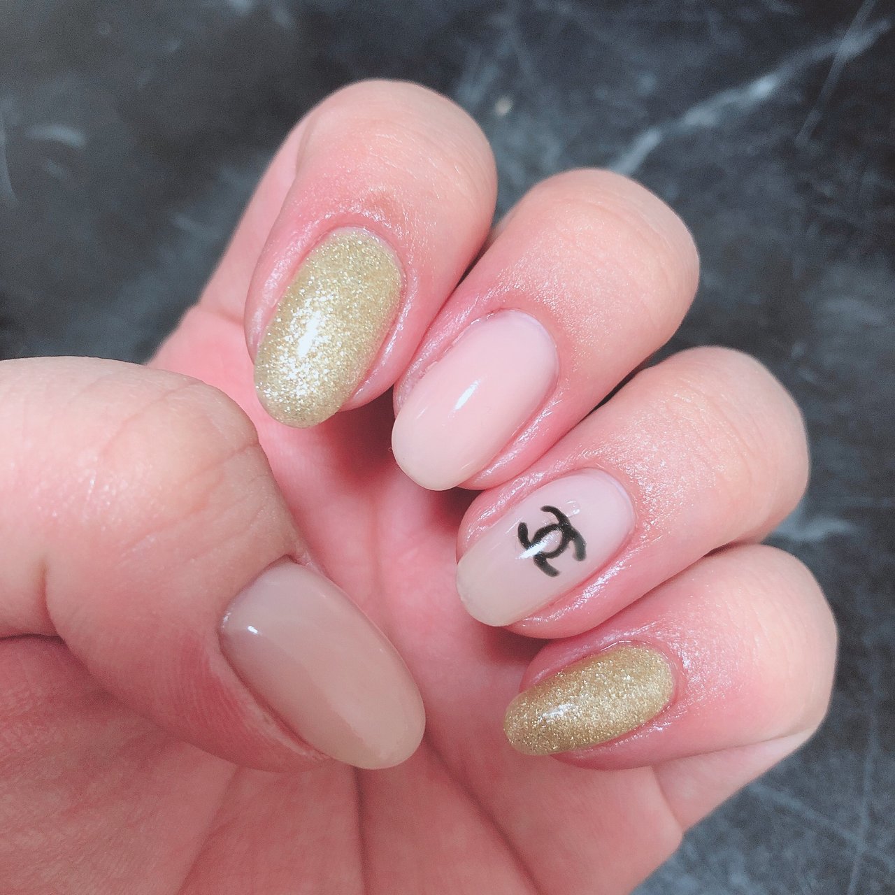 オールシーズン ハンド シンプル ブランド柄 ミディアム Kyaran のネイルデザイン No ネイルブック