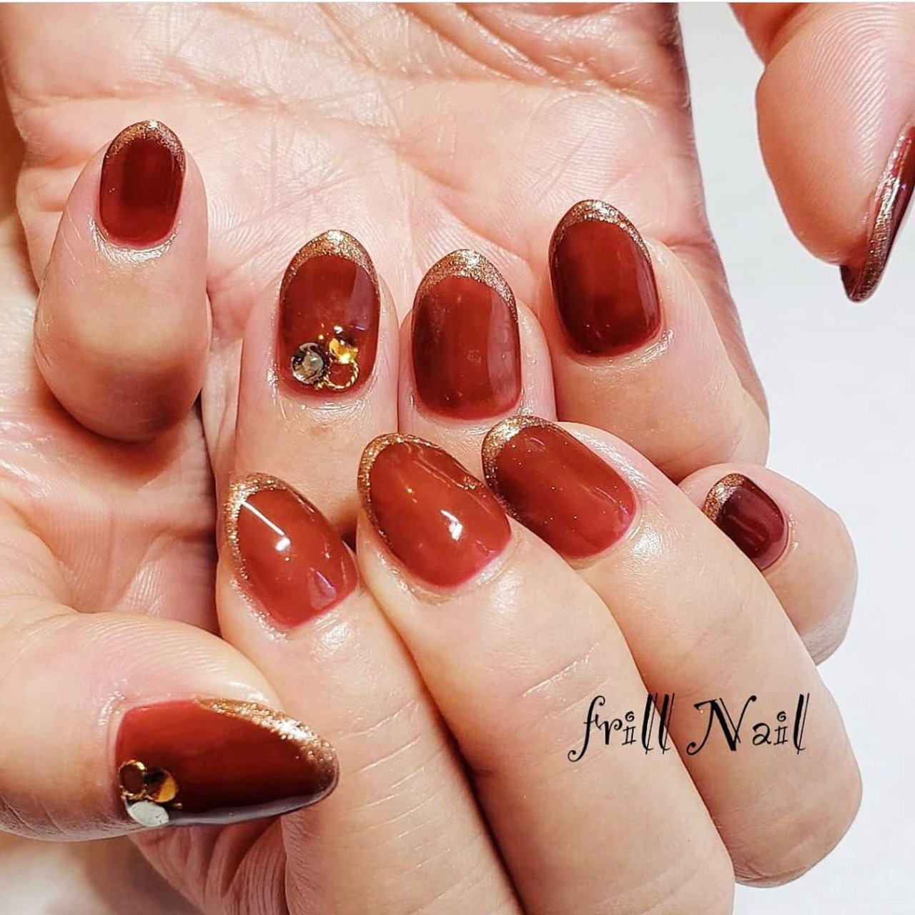 シンプル ラメ レッド ゴールド ジェルネイル Frillnailのネイルデザイン No ネイルブック