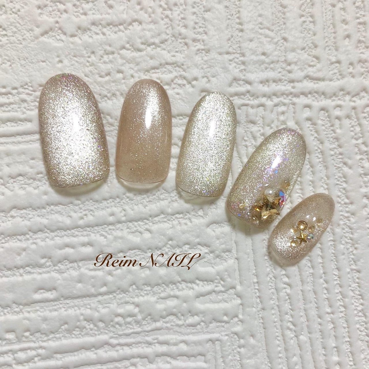 秋 冬 クリスマス ハンド ビジュー Reimのネイルデザイン No ネイルブック