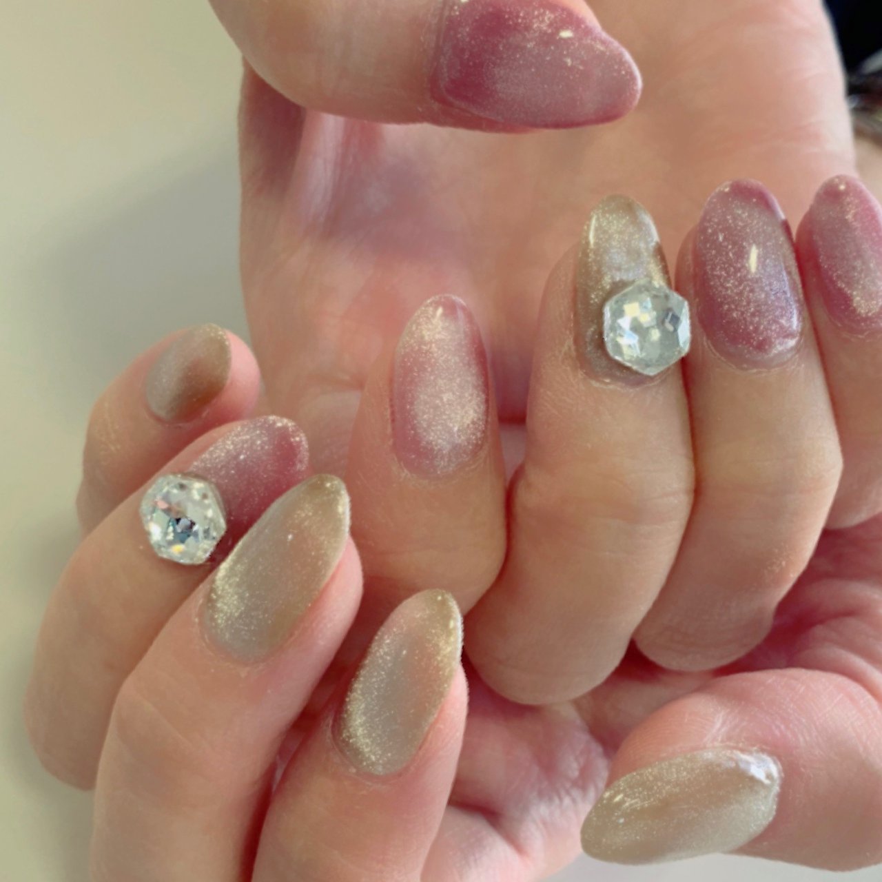 オールシーズン ハンド シンプル ビジュー マグネット Black Pink 1119のネイルデザイン No ネイルブック