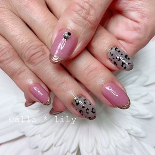 ご来店ありがとうございます😊 
マグネットネイルのヒョウ柄ネイルです💅
流行りのラインも😚

当店#フィルインオフ　になります。
※初回はお爪の状況を見てアセトンオフの場合もあります。
*
・
°
・
.
*
オフは基本的にフィルインでさせていただきます。
フィルインオフ代¥1100になります😳

ワンカラー・・・・・¥5800
ラメグラデ・・・・・¥5800
エアジェルグラデ・・¥5800
カラーグラデ・・・・¥6300
フレンチ・・・・・・¥6800
オーダーデザイン・・¥7500〜
(スカルプは上記価格＋¥3000になります。)
(全て税込価格になります。)
フットワンカラー・・¥6300
*
・
°
・
.
 #ネイル #恵比寿 #かわいいネイル #オフィスネイル#恵比寿ホームサロン#駐車場あり#プライベートサロン #フィルインが安い
 #フィルイン一層残しが出来るサロン #恵比寿ネイルサロン #ホームサロン#カラーが豊富なネイルサロン #アルコールok #飲みながらネイル #wifiあり #子連れネイルサロン #個人サロン #定額デザイン #アートし放題 #ワンちゃんok #ジェルスカルプ #スカルプチュア #手書きアート#パラジェル #駐車場のあるネイルサロン 
 #nails #naildesign﻿ #マグネットネイル #ゴールドライン #ヒョウ柄#レオパードネイル #アニマル柄 #秋 #冬 #お正月 #クリスマス #ハンド #ワンカラー #マグネット #ミラー #レオパード #ミディアム #ピンク #ブラウン #ゴールド #ジェルネイル #お客様 #calla * lily パラジェル・フィルインサロン #ネイルブック