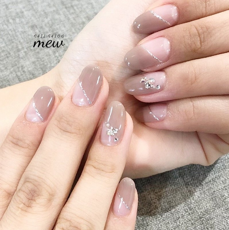 オールシーズン ハンド 変形フレンチ グレージュ ジェル Nail Salon Mewのネイルデザイン No ネイルブック