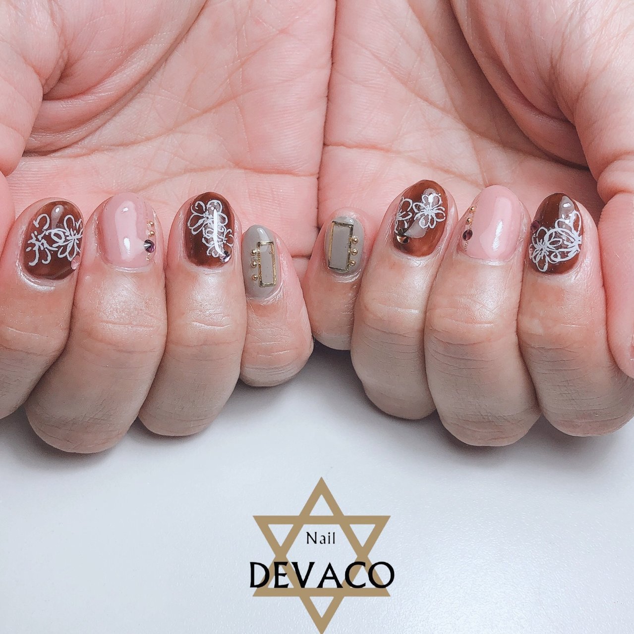 秋 ハンド ビジュー ホログラム ラメ 999naildevacoのネイルデザイン No ネイルブック