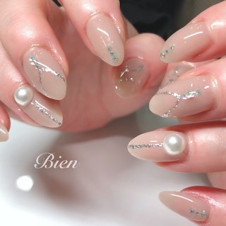 肌馴染みの良いカラーにネックレス♡ #50代ネイル#ベージュネイル#肌馴染みカラー#ネックレスネイル#パールネイル#お姉さんネイル#大人ネイル#上品ネイル#50代のお客様 #冬 #オールシーズン #オフィス #ハンド #ラメ #ワンカラー #パール #ロング #ベージュ #グレージュ #シルバー #ジェルネイル #お客様 #広島ネイルサロンBien エミ #ネイルブック