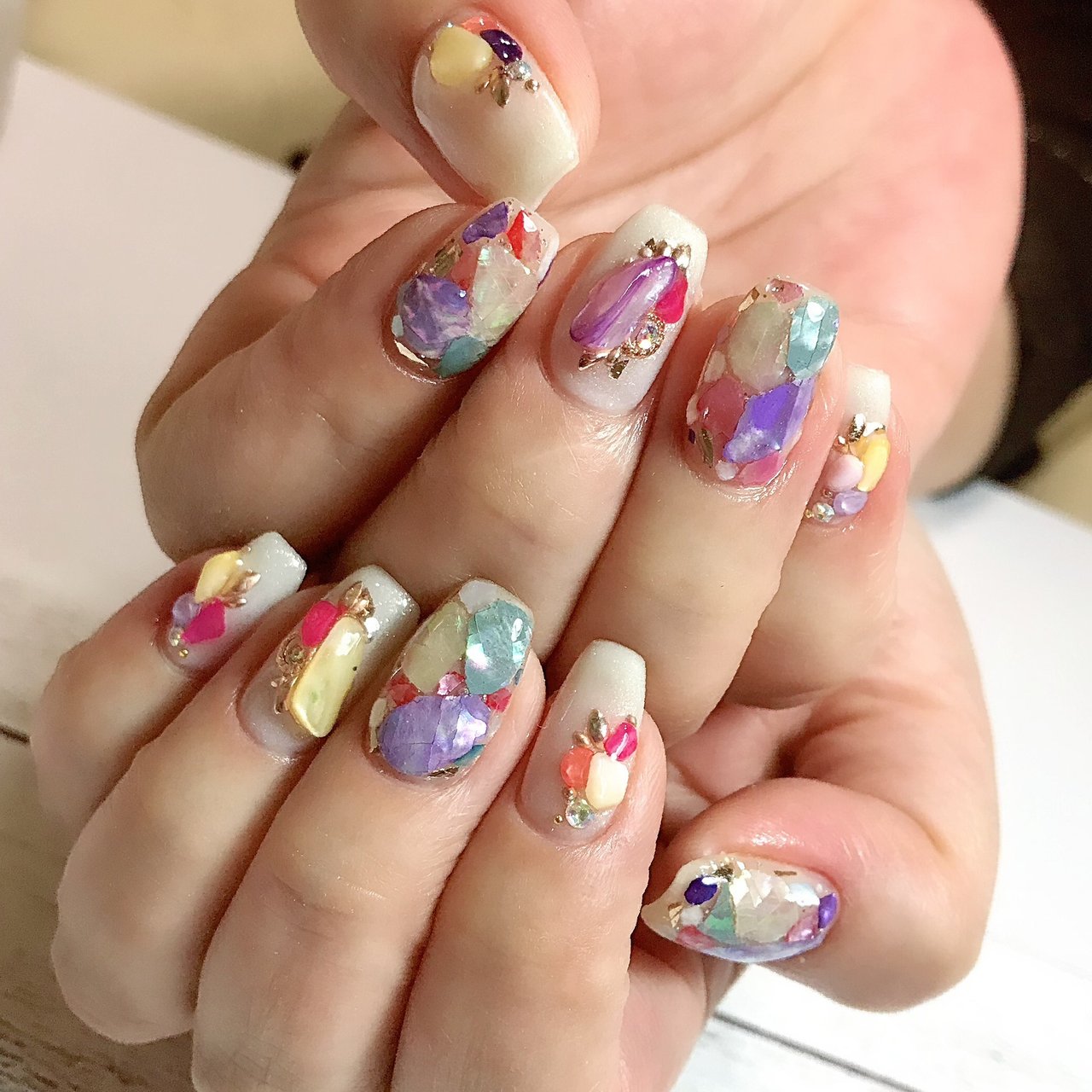 オールシーズン ハンド ワンカラー シェル ミディアム Luna Nailのネイルデザイン No ネイルブック