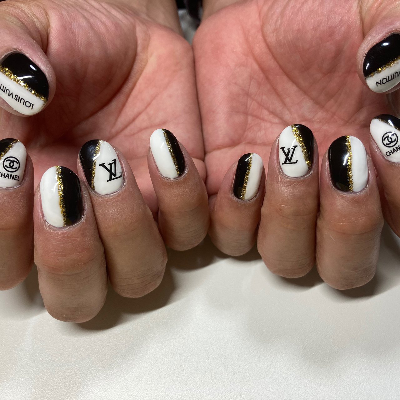 オールシーズン ハンド ブランド柄 ホワイト ブラック Nb132eee0e8fcのネイルデザイン No 571 ネイルブック