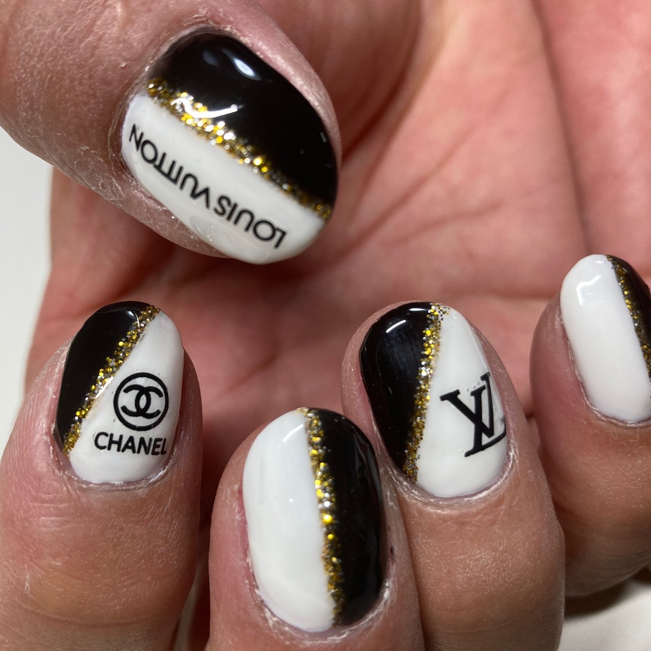 ネイルハンド オールシーズン/ハンド/ブランド柄/ホワイト/ブラック