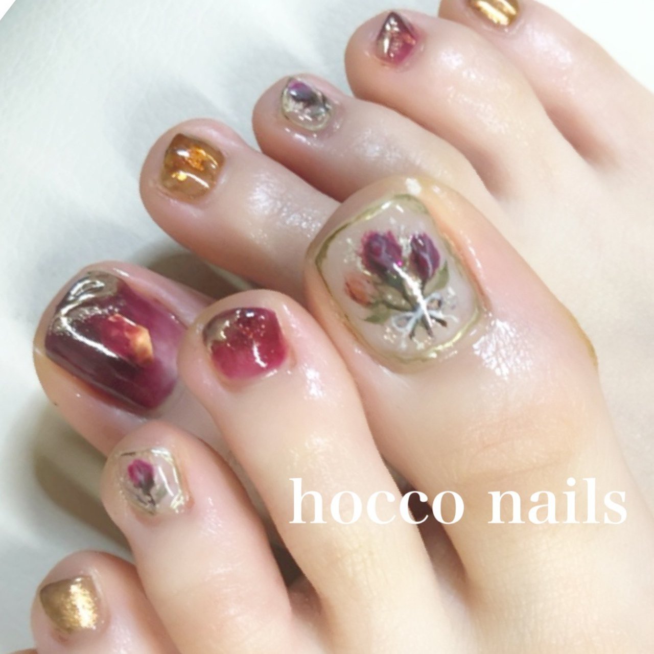 オールシーズン フット フラワー アンティーク ニュアンス Hocco Nailsのネイルデザイン No ネイルブック