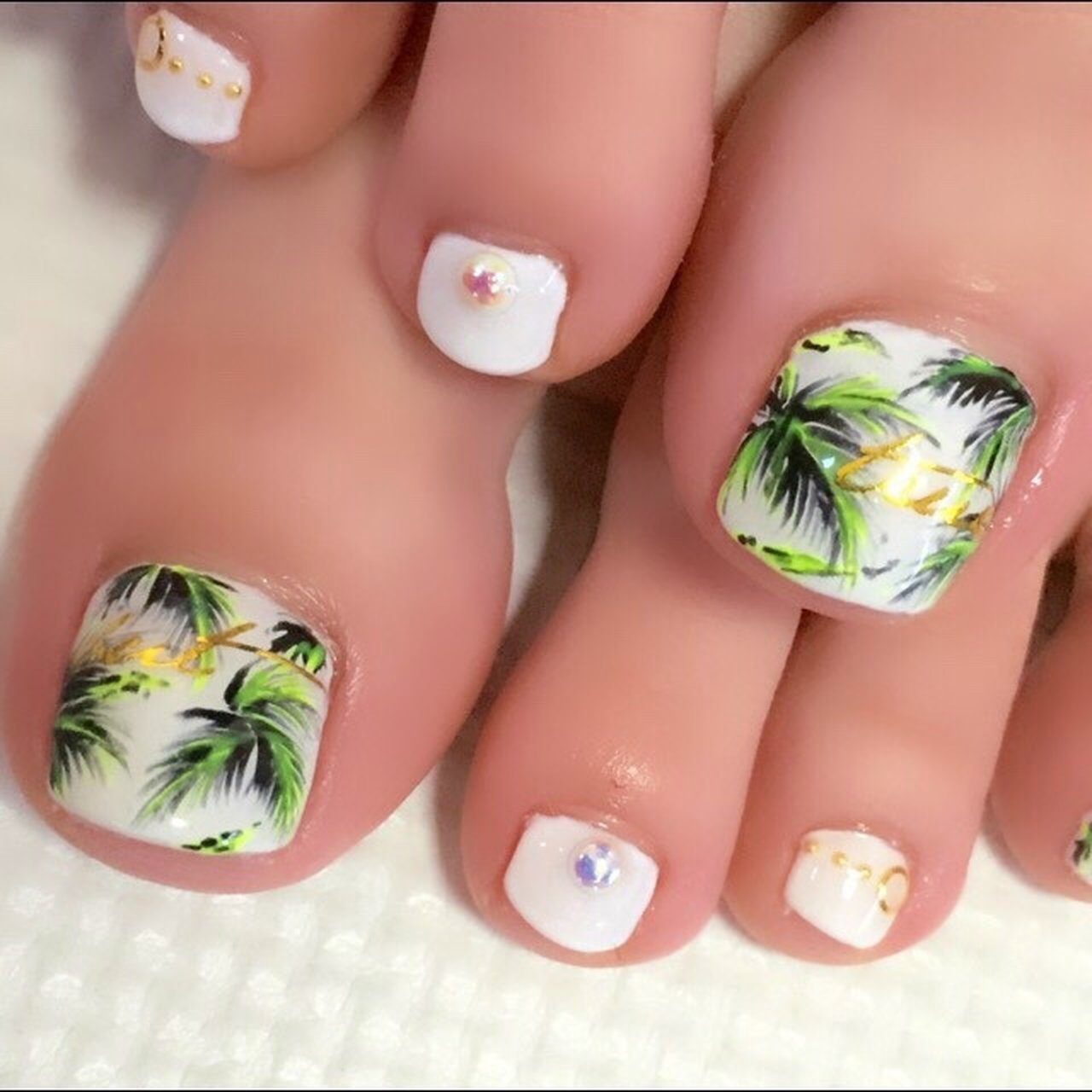 夏/フット/ボタニカル/ホワイト/ジェルネイル - hidekazuのネイル