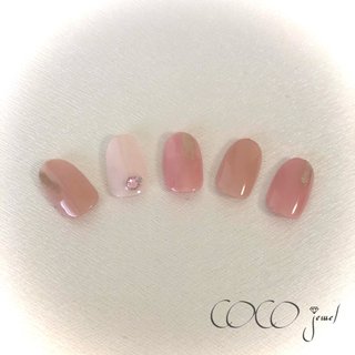 #アートし放題コース💅💕 ピンクベージュ×ミラーアート♡ #秋 #冬 #オールシーズン #グラデーション #ビジュー #ミラー #ベージュ #ピンク #グレージュ #sa #ネイルブック
