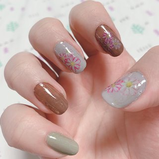 グリーン グレー マニキュアのネイルデザイン ネイルブック