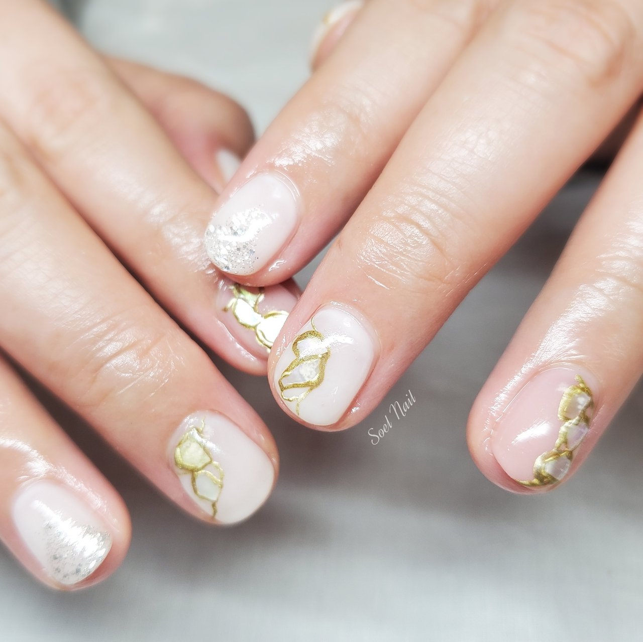 ブライダル ハンド ラメ ワンカラー シェル Soel Nailのネイルデザイン No ネイルブック