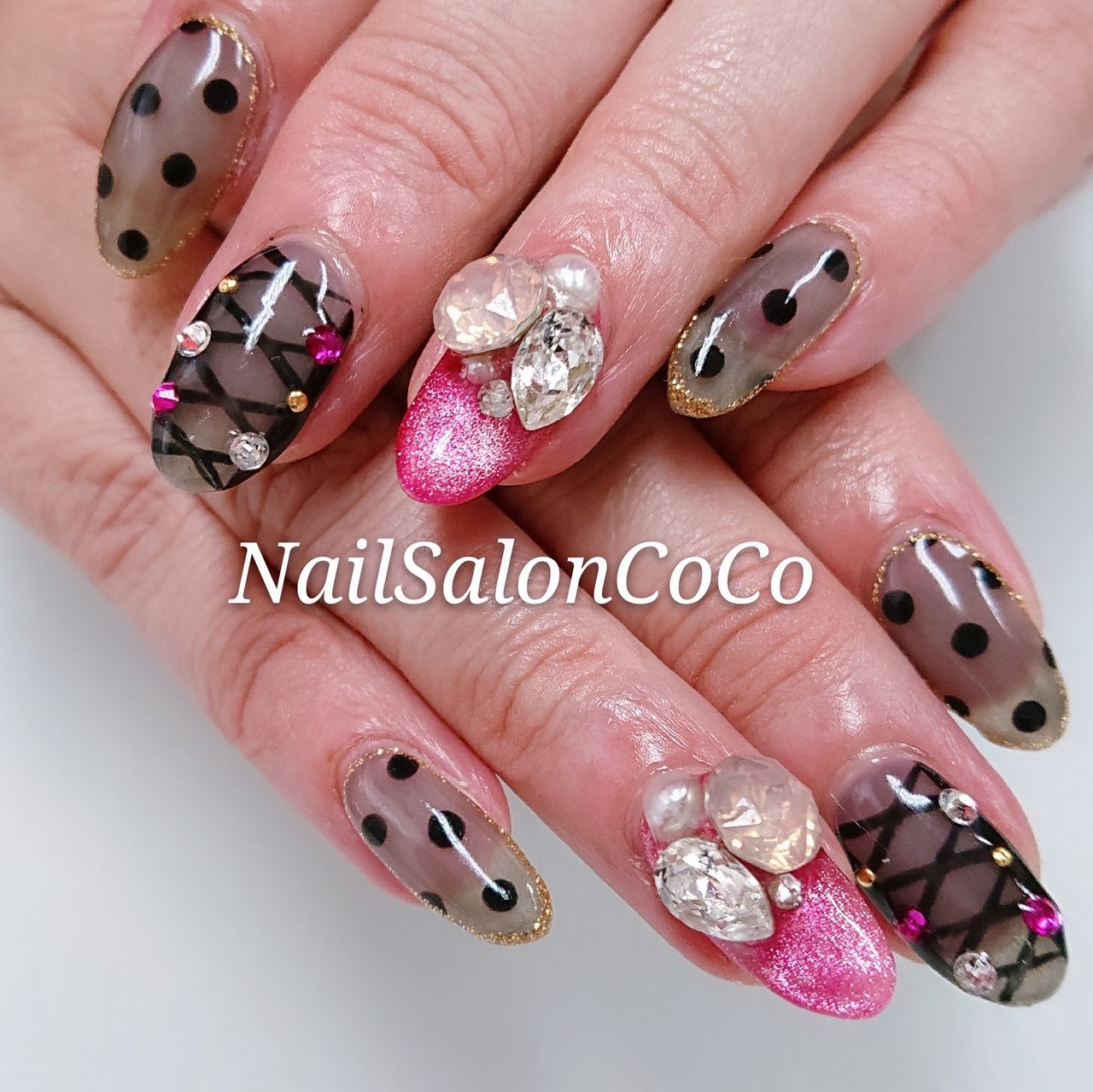 ハンド ビジュー ドット ピンク ブラック Nailsaloncocoのネイルデザイン No ネイルブック