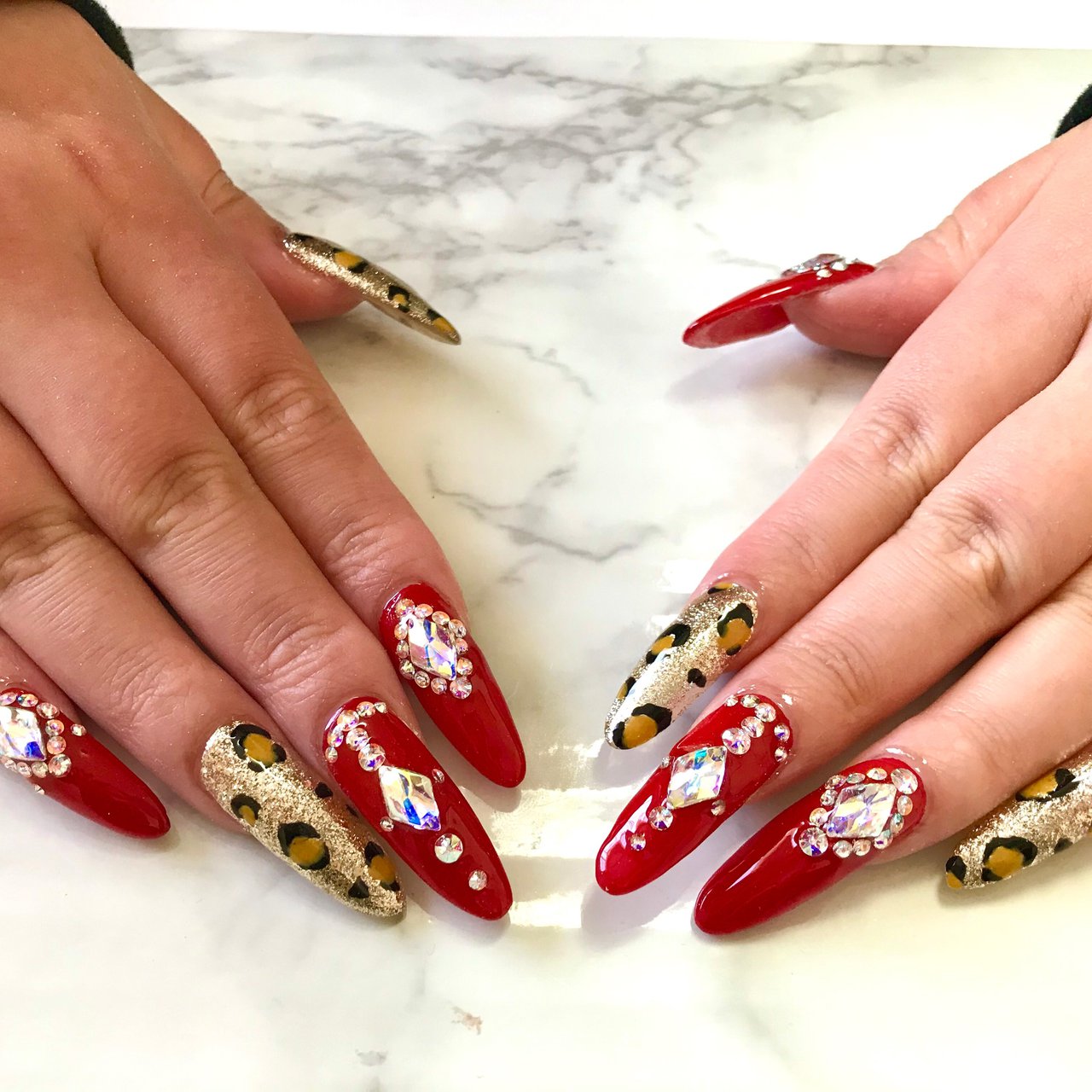 冬 レッド ゴールド Nail Room Amery のネイルデザイン No ネイルブック