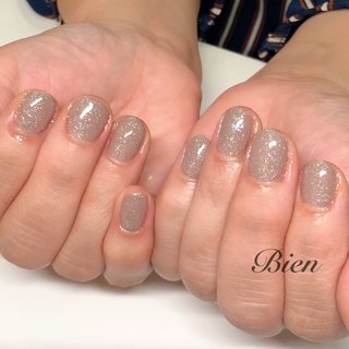 お仕事ネイル♡ #50代ネイル#ラメネイル#グレージュネイル#グレージュラメ#上品ネイル#オフィスネイル#お仕事ネイル#50代のお客様 #秋 #冬 #オールシーズン #ハンド #ラメ #ワンカラー #ショート #グレージュ #グレー #シルバー #ジェルネイル #お客様 #広島ネイルサロンBien エミ #ネイルブック