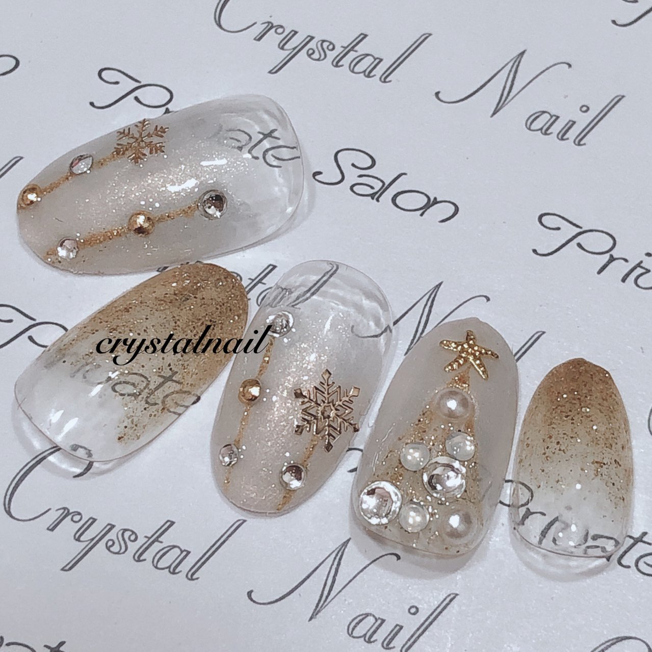 冬 クリスマス ハンド ホワイト ゴールド Crystal Nailのネイルデザイン No ネイルブック