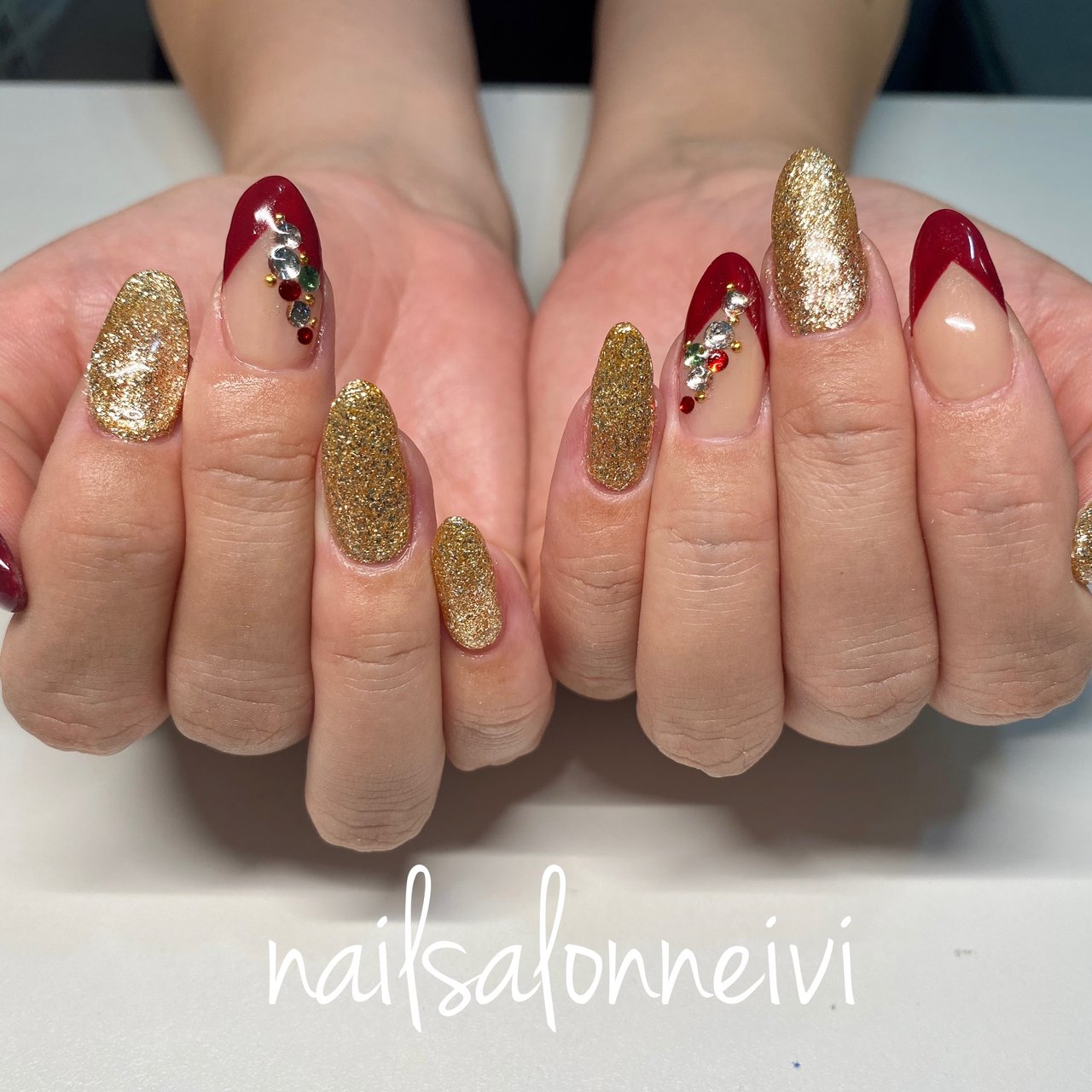 冬 クリスマス ハンド ボルドー ゴールド Nailsalon Neiviのネイルデザイン No ネイルブック