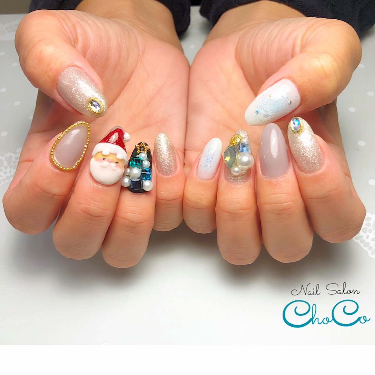 冬 クリスマス ハンド ビジュー ラメ Nail Salon Chocoのネイルデザイン No 584 ネイルブック