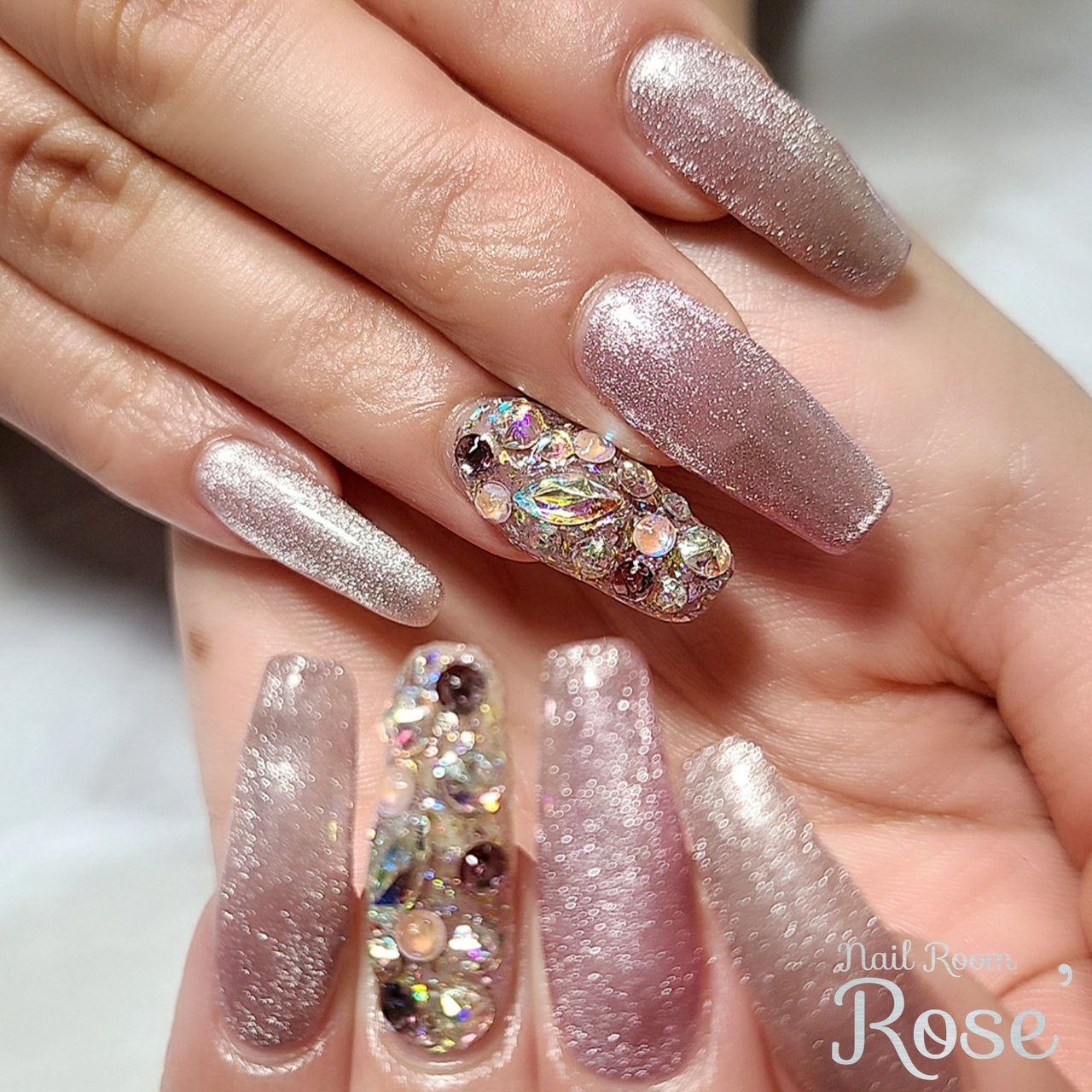 冬 ハンド ビジュー ラメ ワンカラー 三軒茶屋 Rose のネイルデザイン No ネイルブック