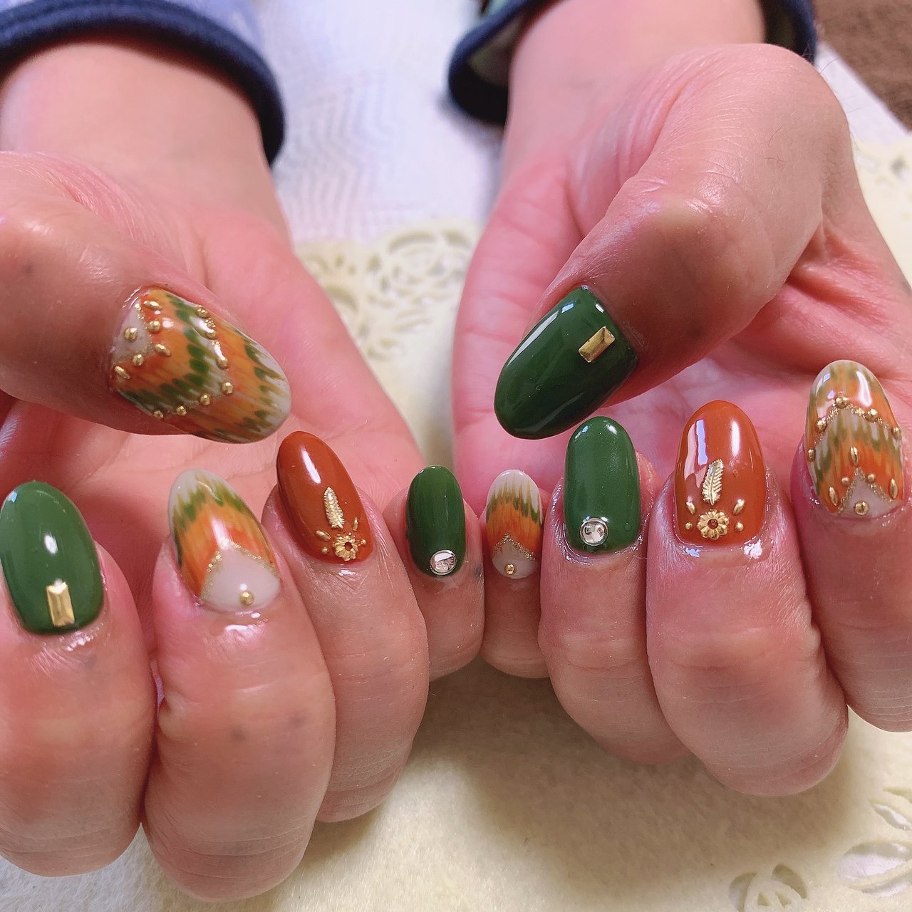 オールシーズン ハンド ピーコック ミディアム ホワイト Nailsalon Neonのネイルデザイン No ネイルブック