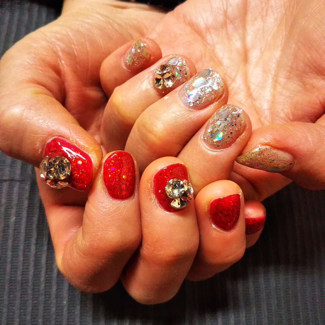 冬 オールシーズン ハンド ビジュー ホログラム とまとのネイルデザイン No ネイルブック