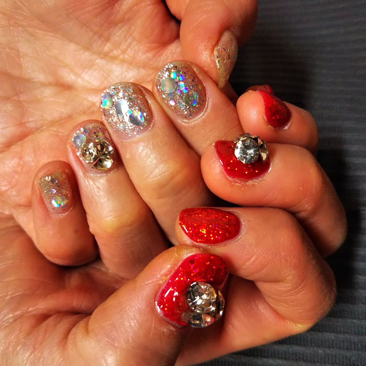 冬 オールシーズン ハンド ビジュー ホログラム とまとのネイルデザイン No ネイルブック