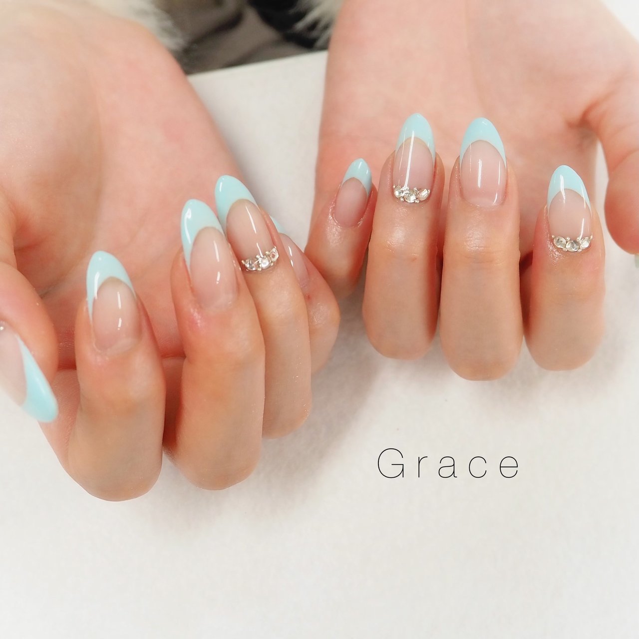 冬 オールシーズン ハンド フレンチ ビジュー Grace Miyabiのネイルデザイン No ネイルブック