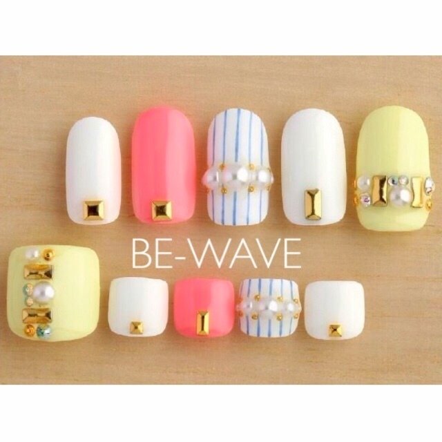 ストライプ イエロー ジェル ネイルチップ Be Wave Shinjukuのネイルデザイン No ネイルブック