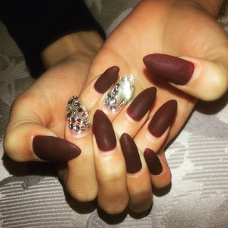 派手過ぎずちょうどいいの のネイルデザイン ネイルブック