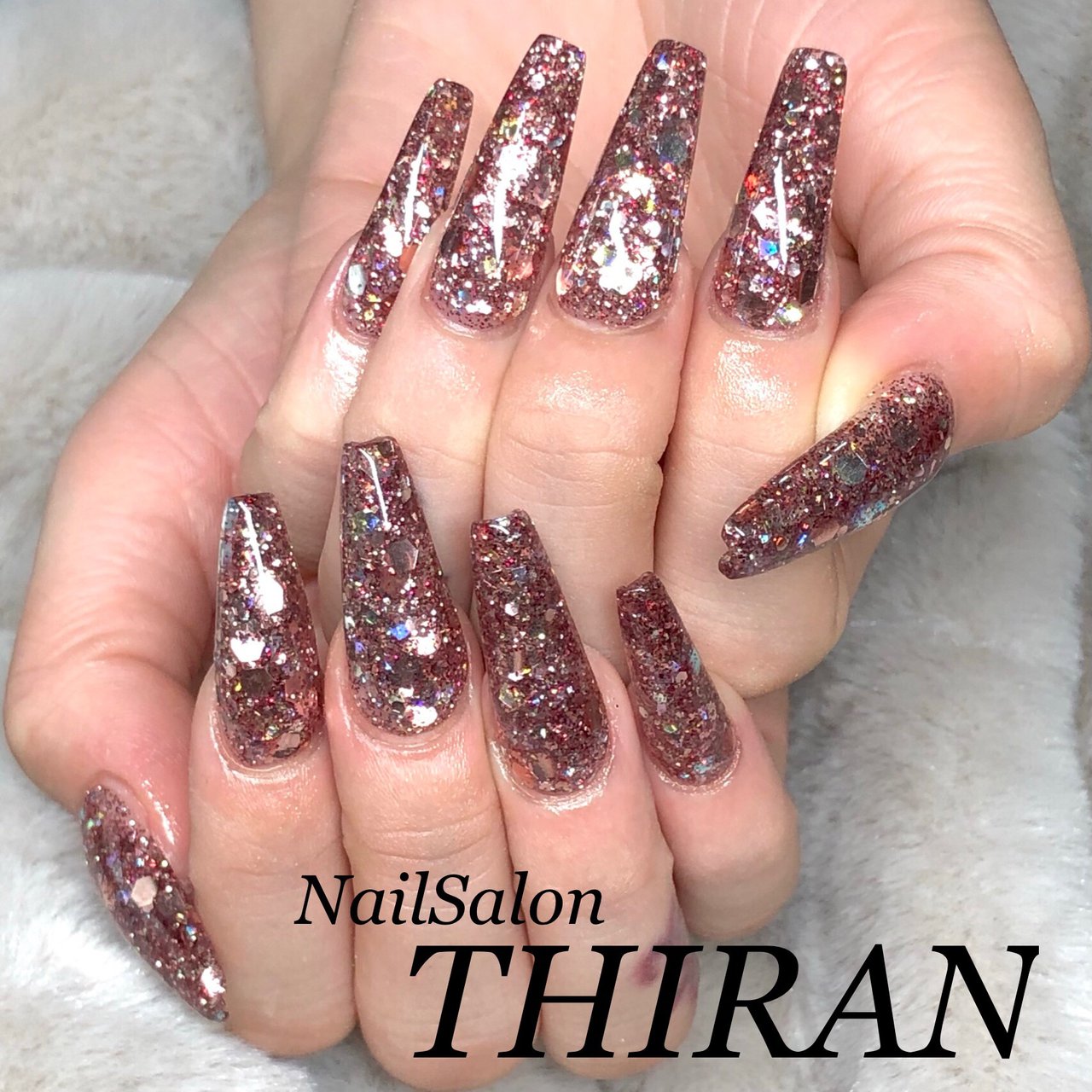 オールシーズン ハンド ホログラム ラメ ワンカラー Nailsalon Thiranのネイルデザイン No ネイルブック
