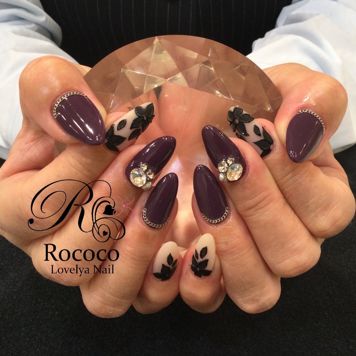 秋 冬 ハンド ワンカラー ビジュー Rococo Lovelya Nailのネイルデザイン No ネイルブック
