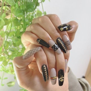 デート ブランド柄 モノトーンのネイルデザイン ネイルブック