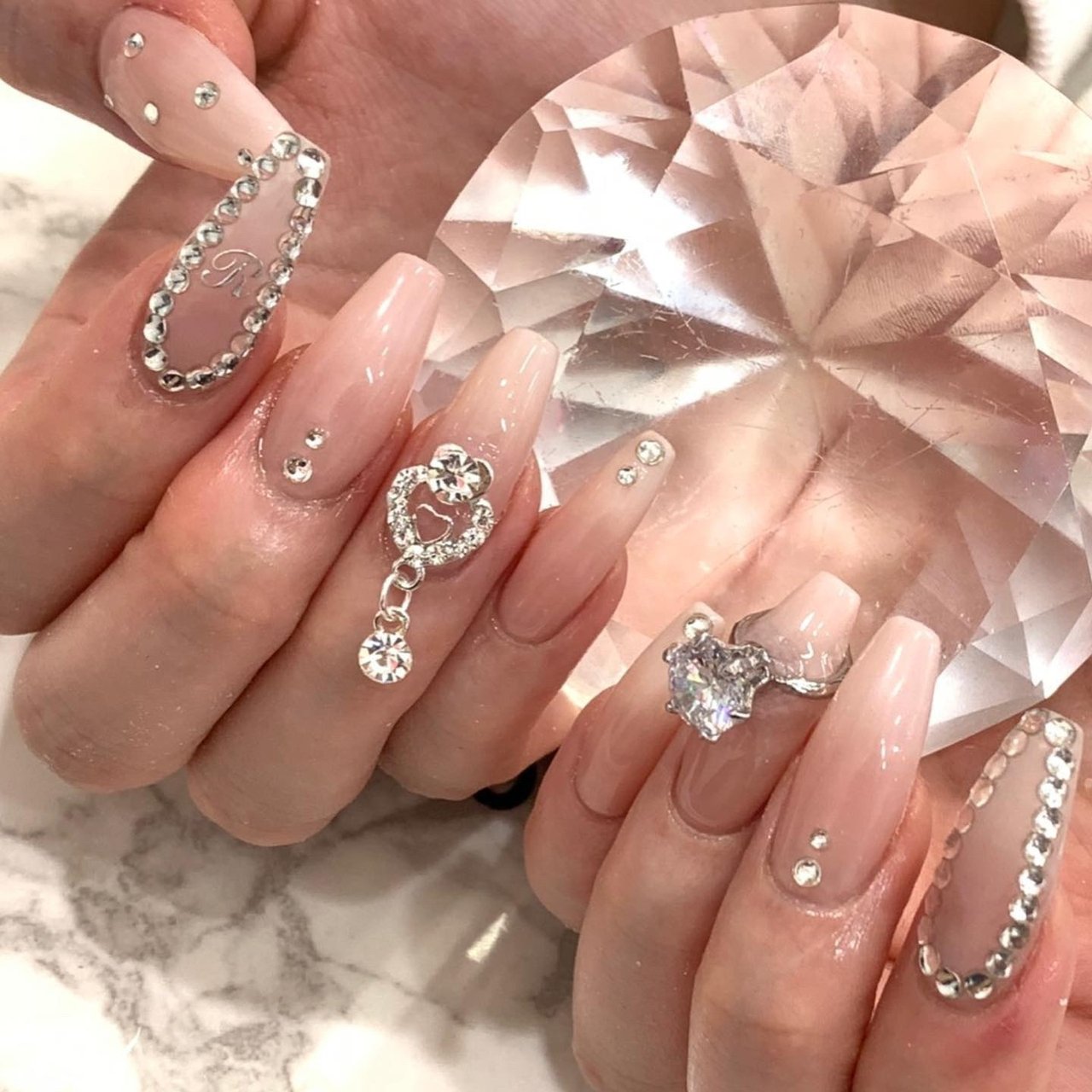 冬 成人式 卒業式 クリスマス ビジュー Nailsgogo Shibuya Nailsalonのネイルデザイン No ネイル ブック