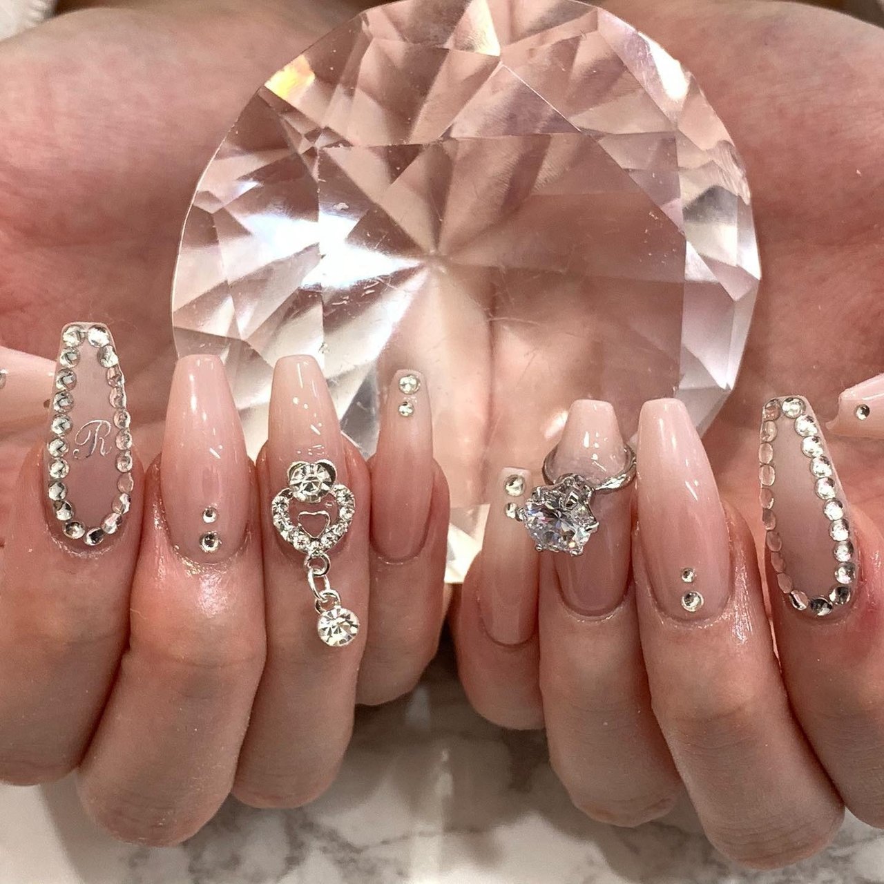 冬 成人式 卒業式 クリスマス ビジュー Nailsgogo Shibuya Nailsalonのネイルデザイン No ネイル ブック