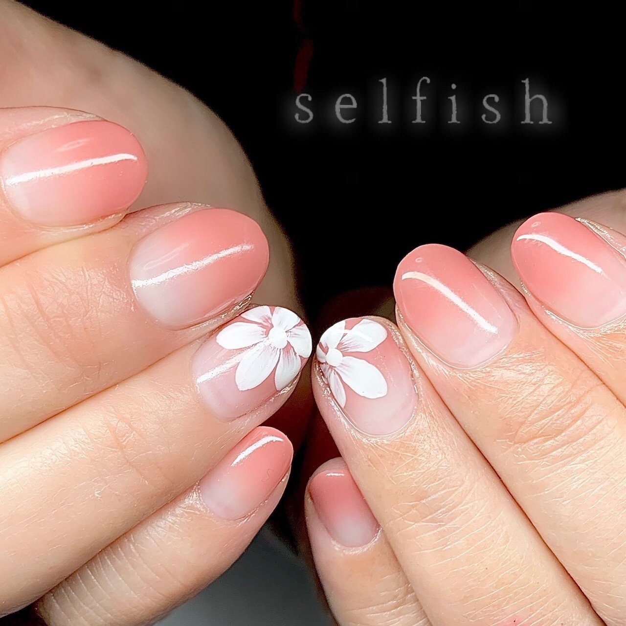 オールシーズン グラデーション フラワー ホワイト ピンク Nailsalon Selfishのネイルデザイン No ネイルブック