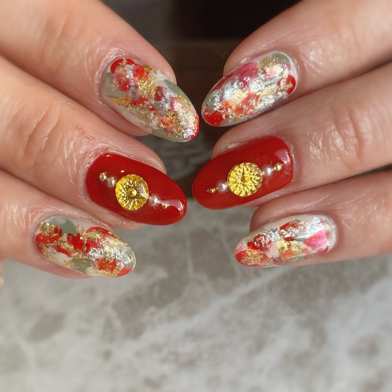 ホワイト レッド ゴールド Chinoのネイルデザイン No ネイルブック