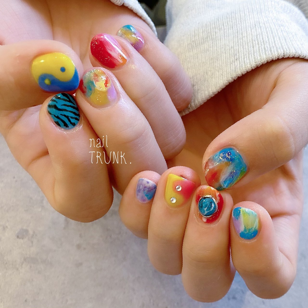 オールシーズン ハンド アニマル柄 マーブル レッド Nail Trunkのネイルデザイン No ネイルブック