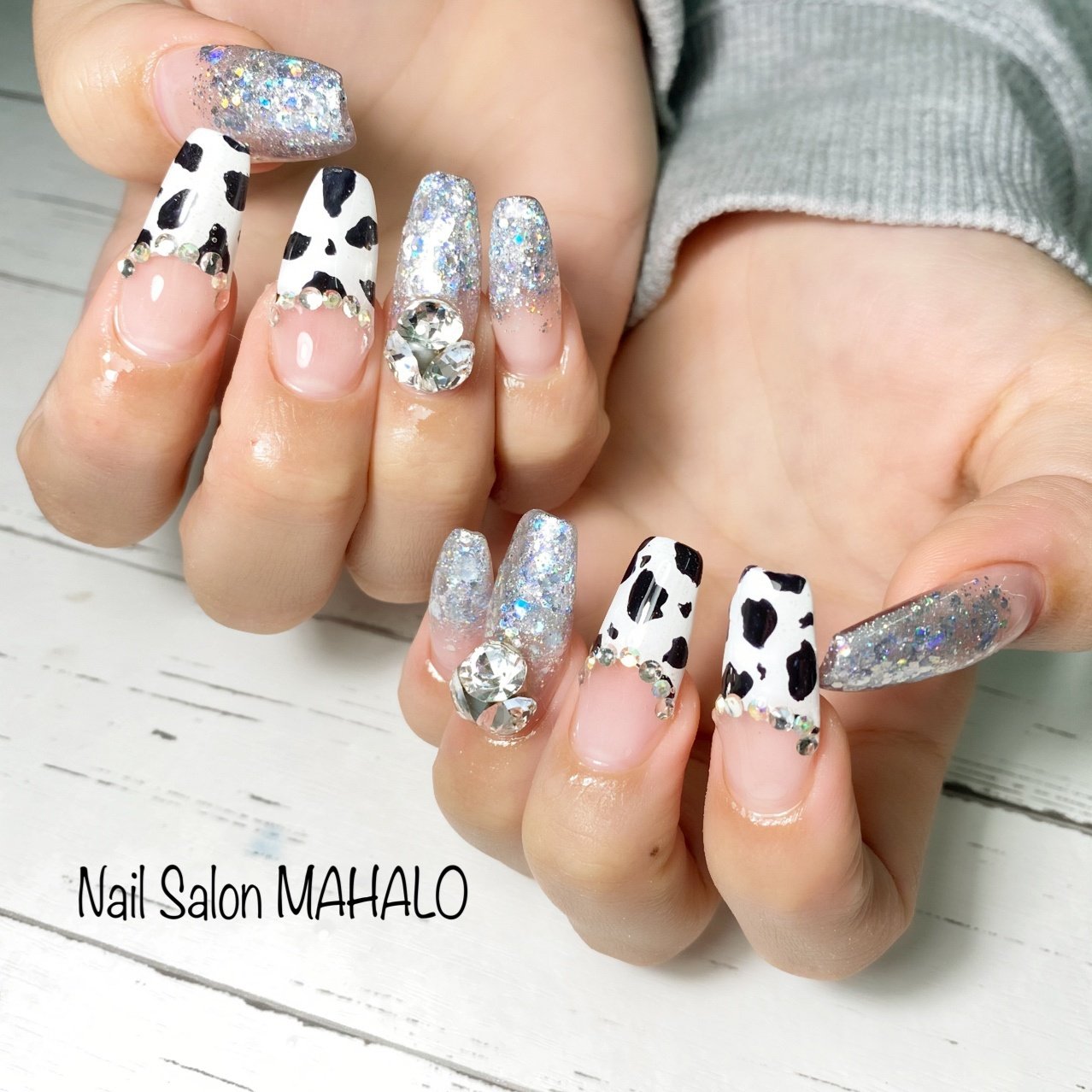 オールシーズン ハンド ホログラム アニマル柄 ロング Nail Salon Mahaloのネイルデザイン No ネイルブック