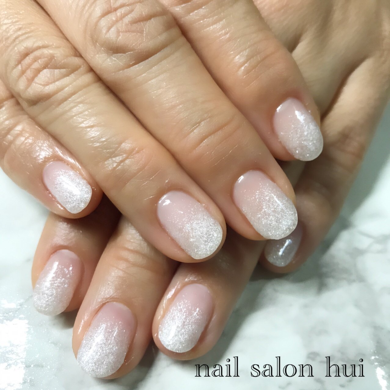 オールシーズン ハンド グラデーション ラメ ホワイト Nailsalon Huiのネイルデザイン No ネイルブック