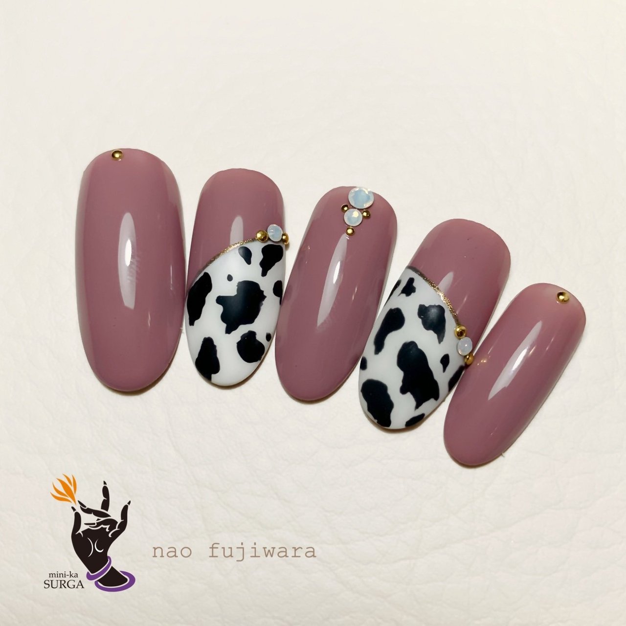 冬 ハンド ビジュー ワンカラー アニマル柄 田邉薫 Kaori Tanabe のネイルデザイン No ネイルブック