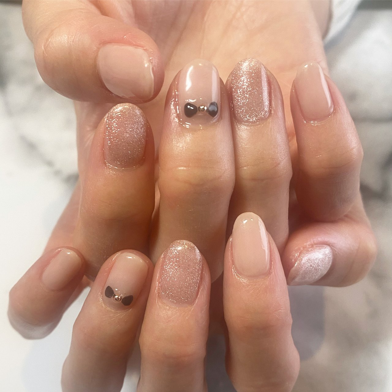 冬 シンプル リボン ギャラクシー ベージュ Reiko Takeuchiのネイルデザイン No ネイルブック