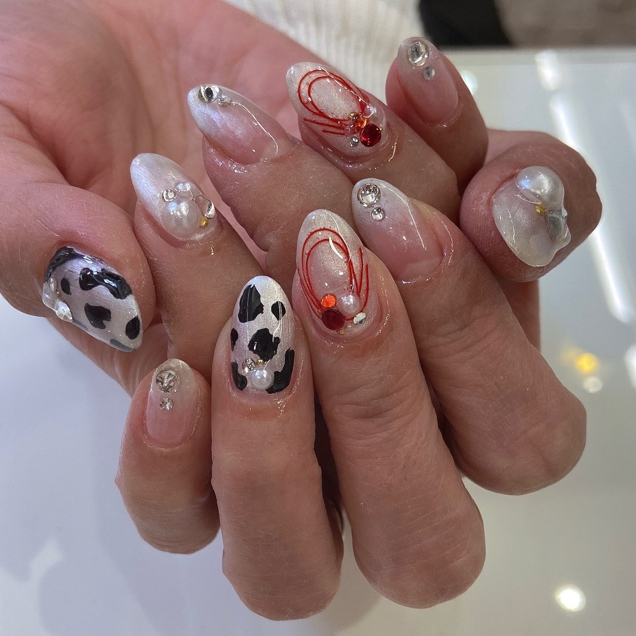 冬 お正月 ハンド グラデーション ビジュー Raffinenailのネイルデザイン No ネイルブック