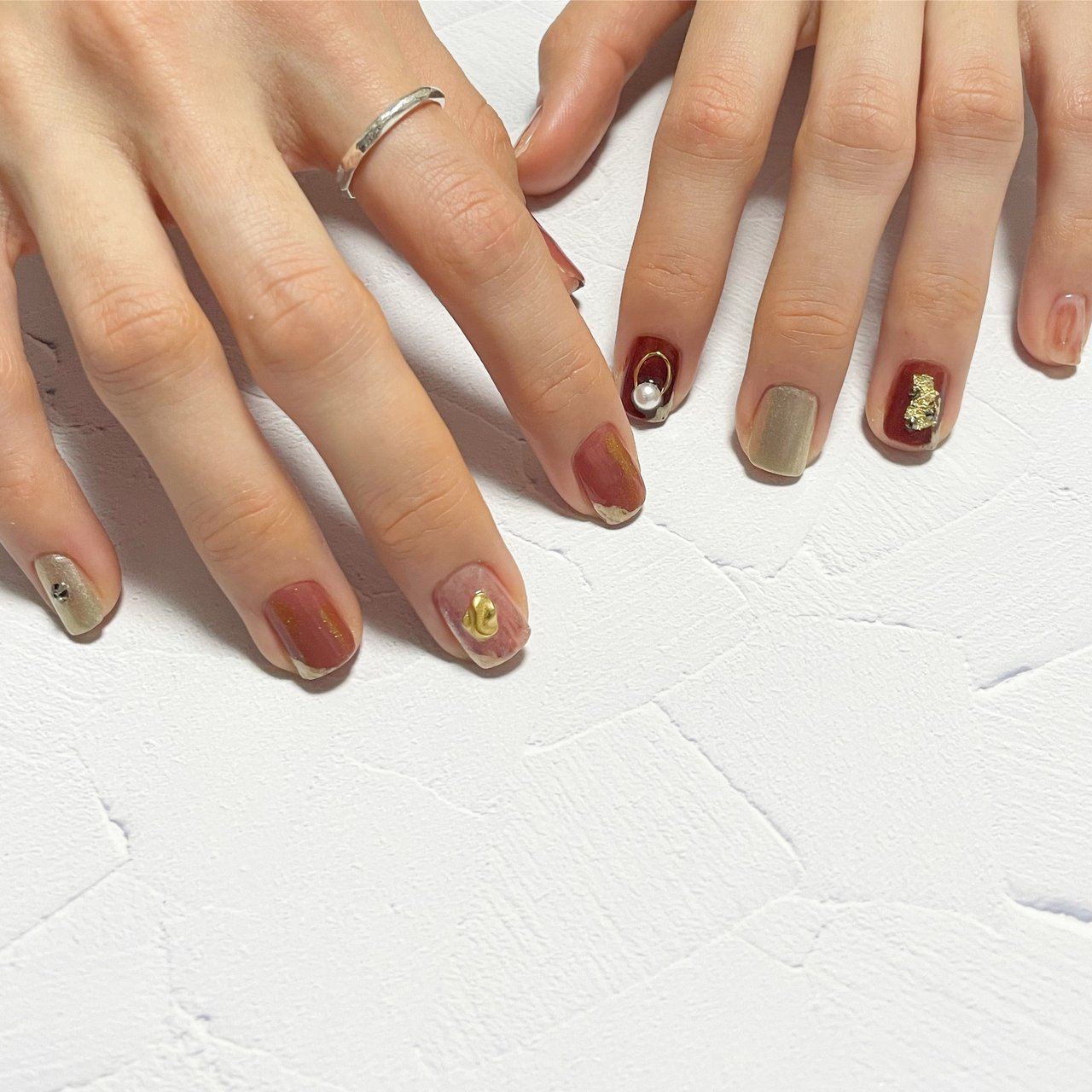 オールシーズン ハンド ワンカラー 大理石 ニュアンス Nailroomのネイルデザイン No ネイルブック