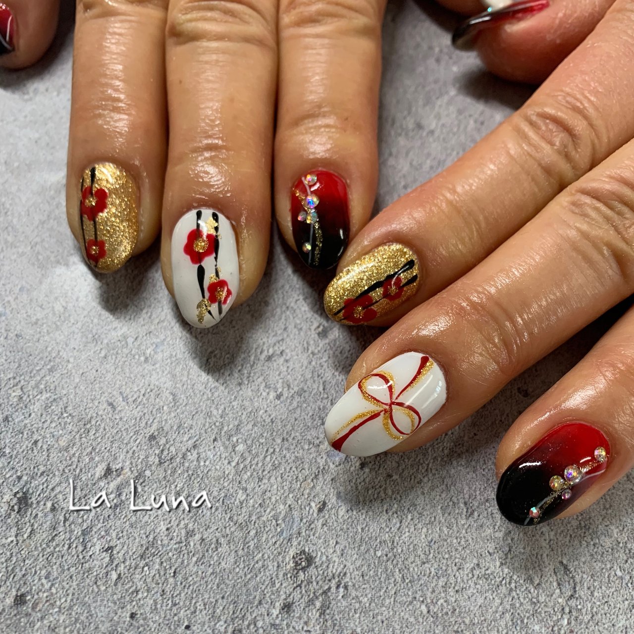 お正月 ハンド グラデーション フラワー ミディアム Nail Saron La Luna Chamiのネイルデザイン No ネイルブック