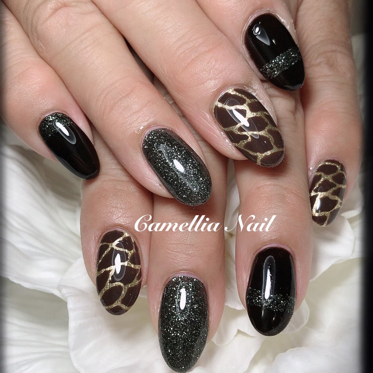 オールシーズン ハンド ラメ アニマル柄 ミディアム Camellia Nailのネイルデザイン No ネイルブック