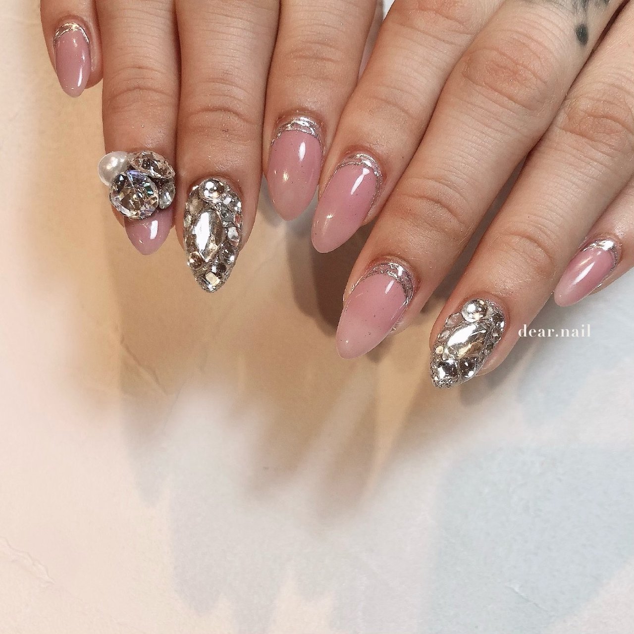 シンプル ラメ ワンカラー ロング ホワイト Dear Nailのネイルデザイン No ネイルブック