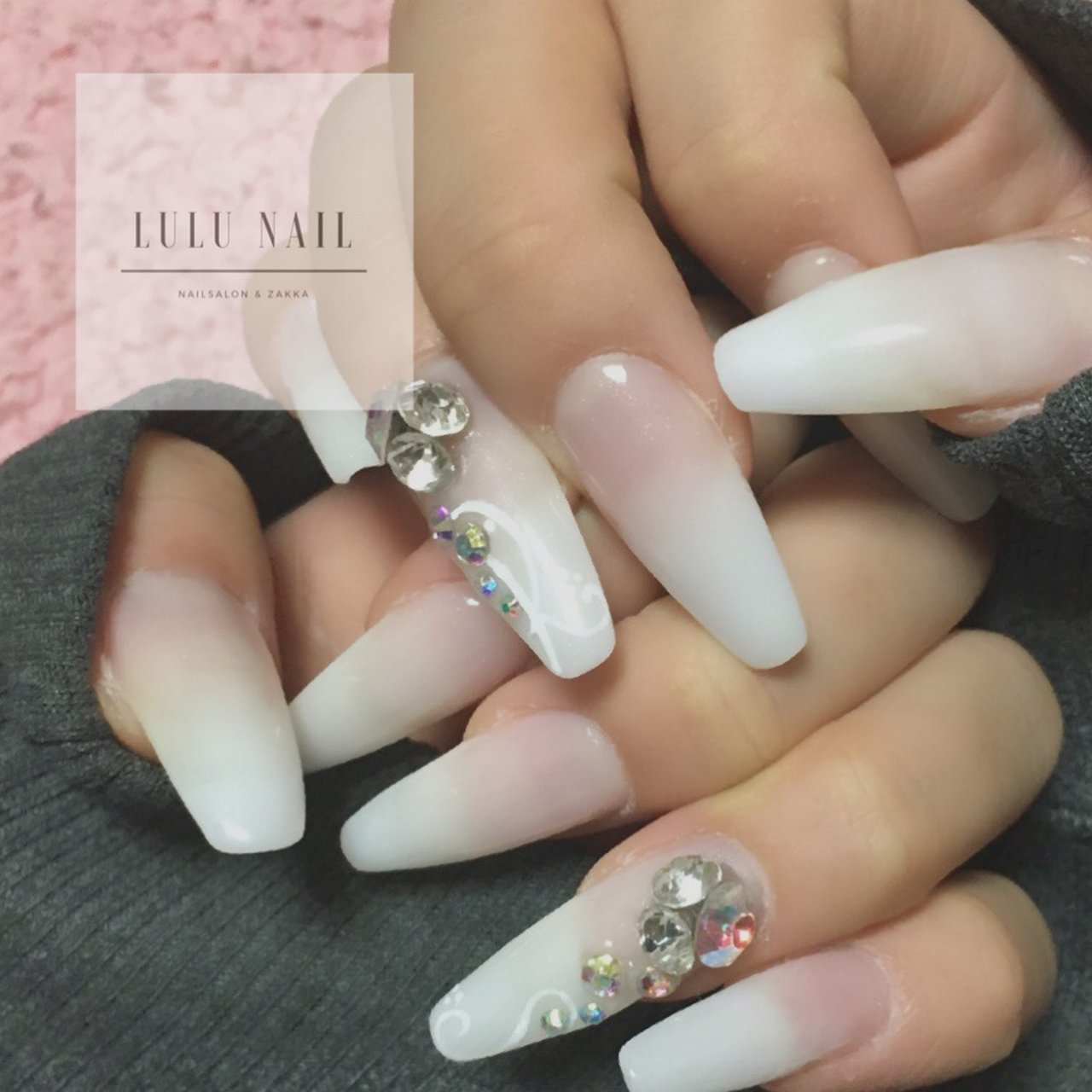 オールシーズン ハンド シンプル ビジュー ロング Lulu Nailのネイルデザイン No ネイルブック