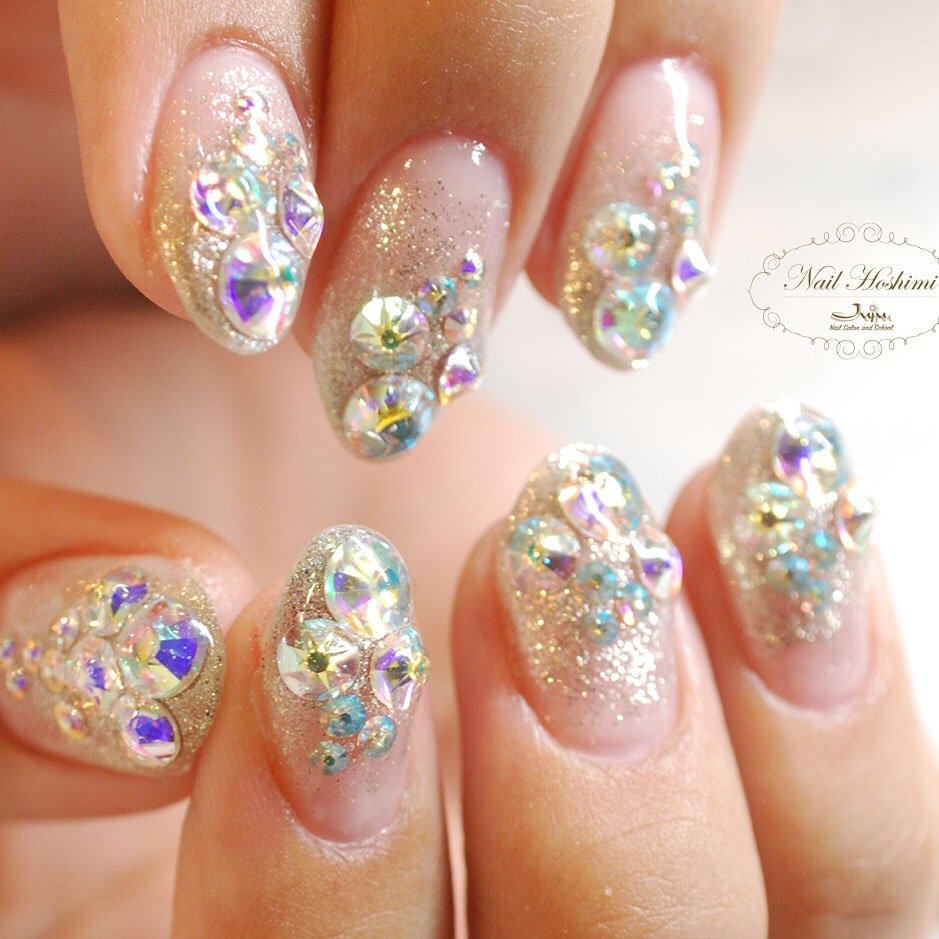 オールシーズン ハンド ビジュー ミディアム シルバー 星川美香 ネイルサロンjujuのネイルデザイン No ネイルブック